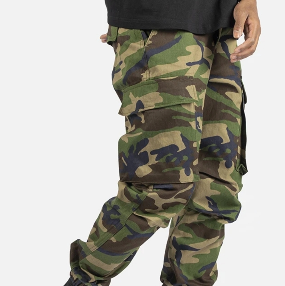 Blacktailor cargo pants (camo green)
